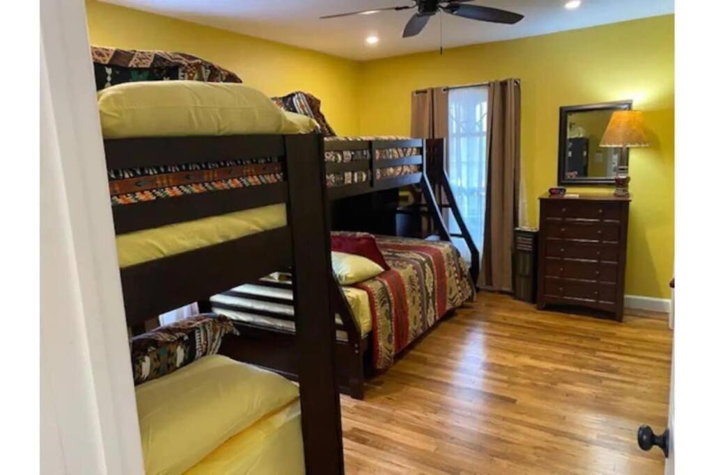 Stockyards!-1 Block Away ! Cowboy Cottage Sleeps 9 Fort Worth Exterior photo